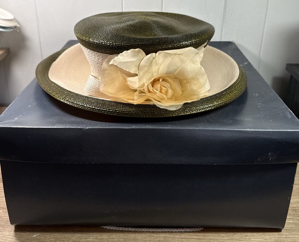 Saks Fifth Avenue straw hat with Flowers Green And Cream Color With Box